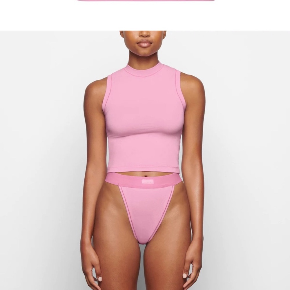 Skims bubblegum mock neck tee TAGS STILL ON